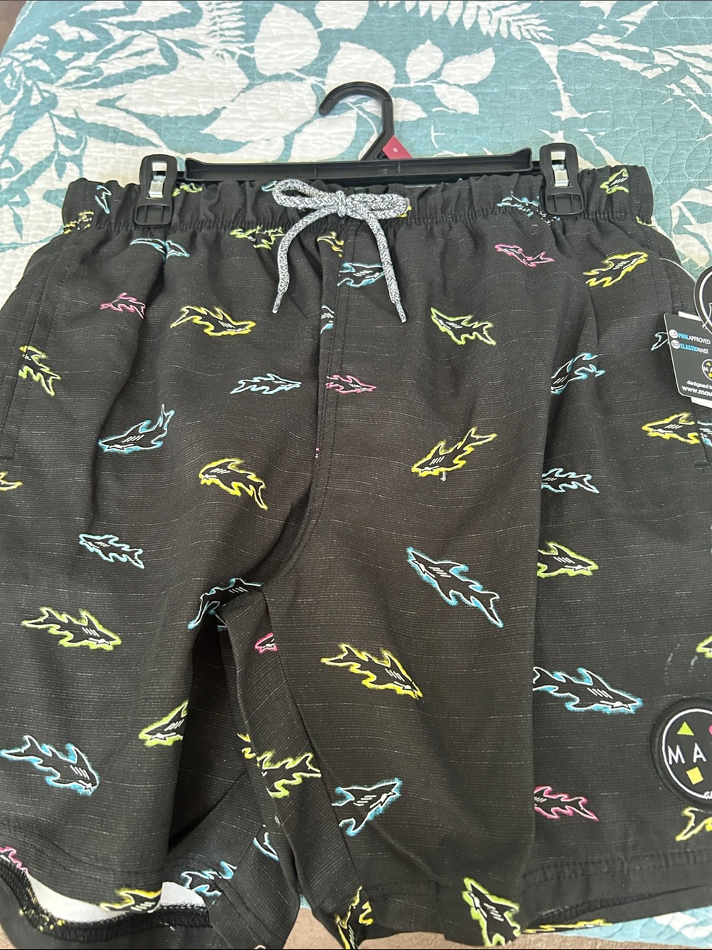 NWT Men’s Size Small Maui and Sons Black Swim Shorts with fish decor